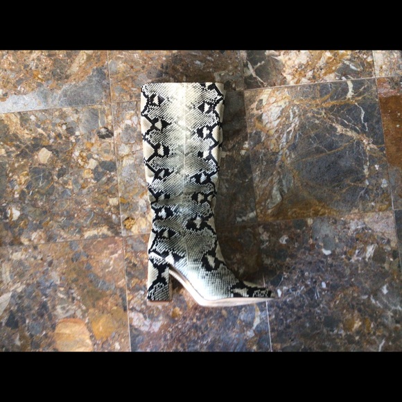 Snakeskin Boots Size 8 3” heel in perfect condition. Worn 1x but look new! - Picture 3 of 7